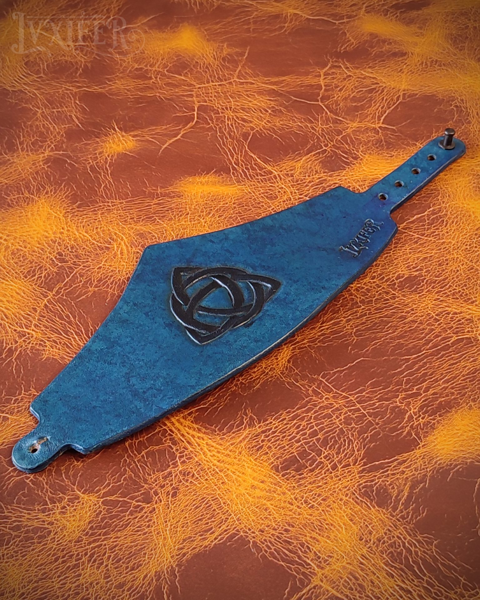 Bracelet Triquetra bleu & noir