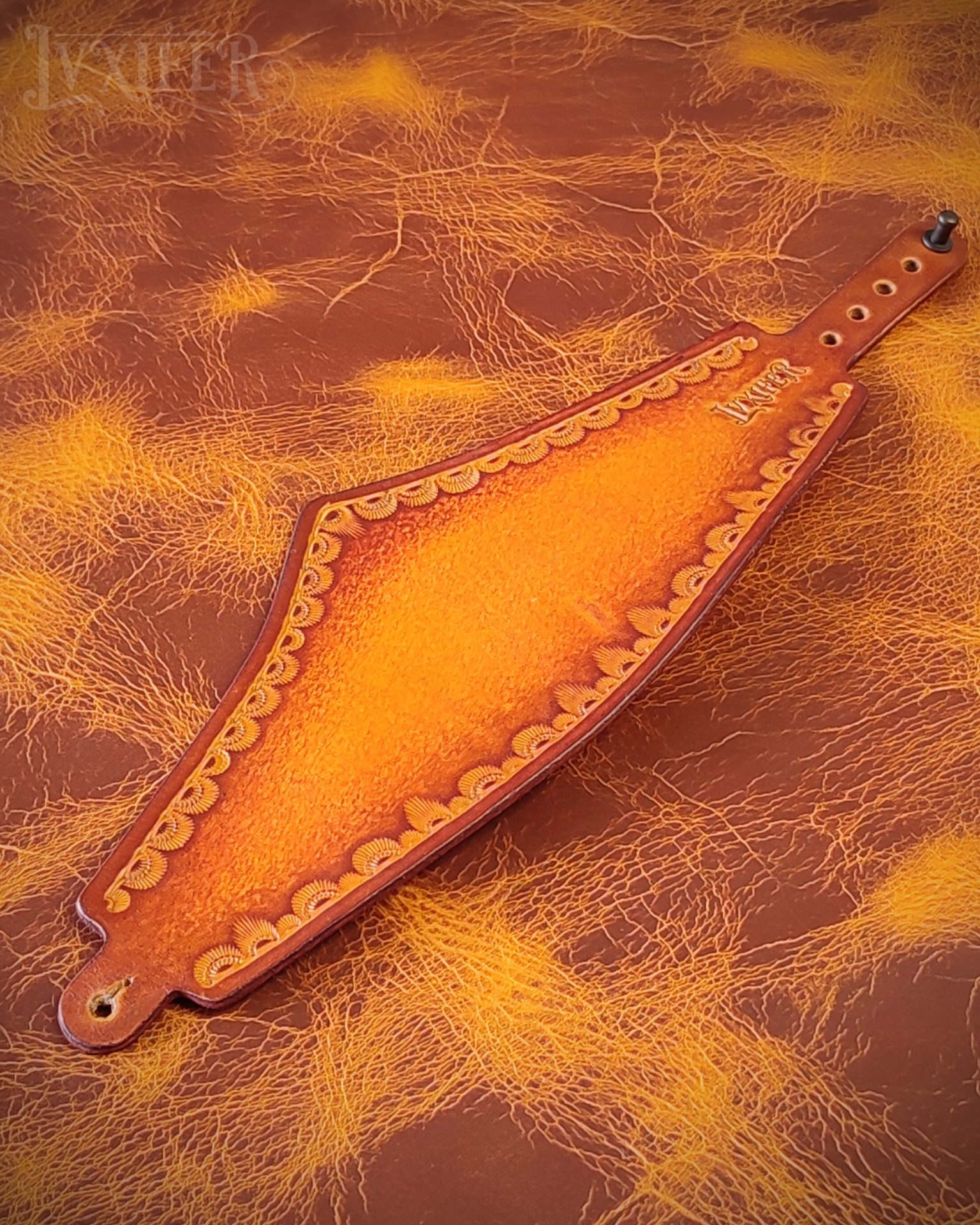 Bracelet estampé jaune-orangé
