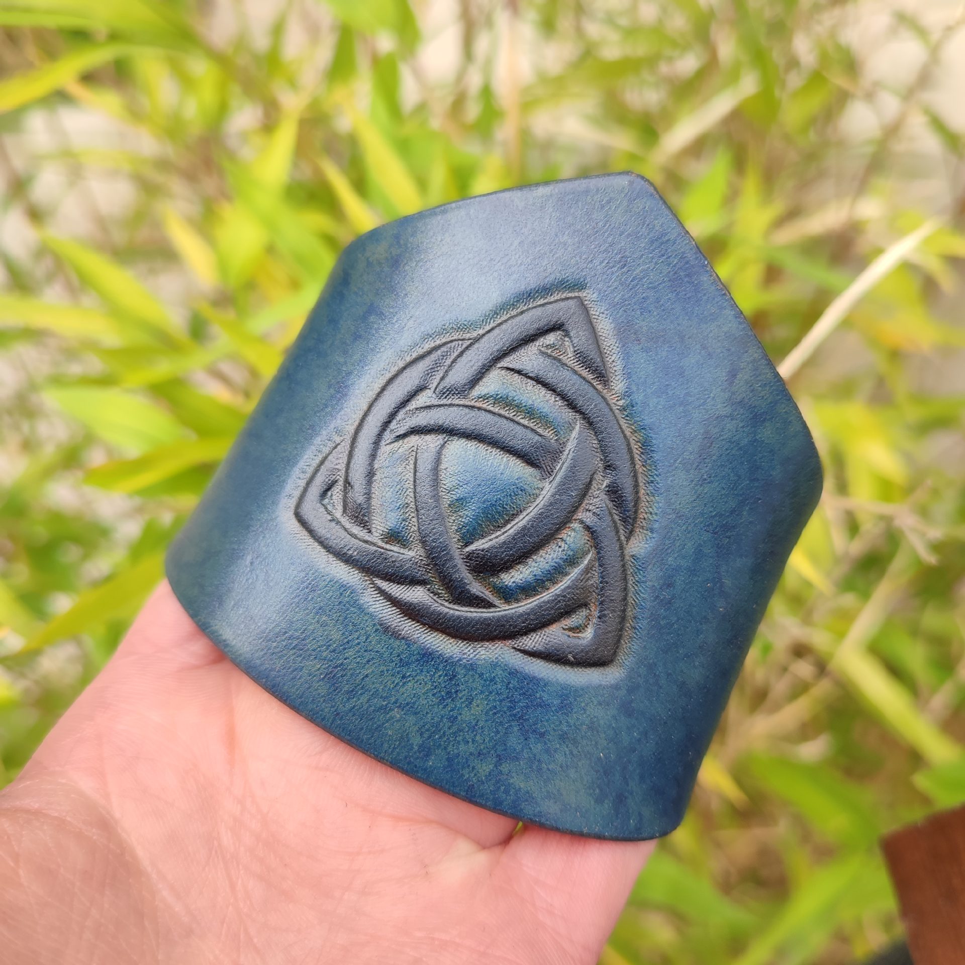 Bracelet Triquetra bleu & noir